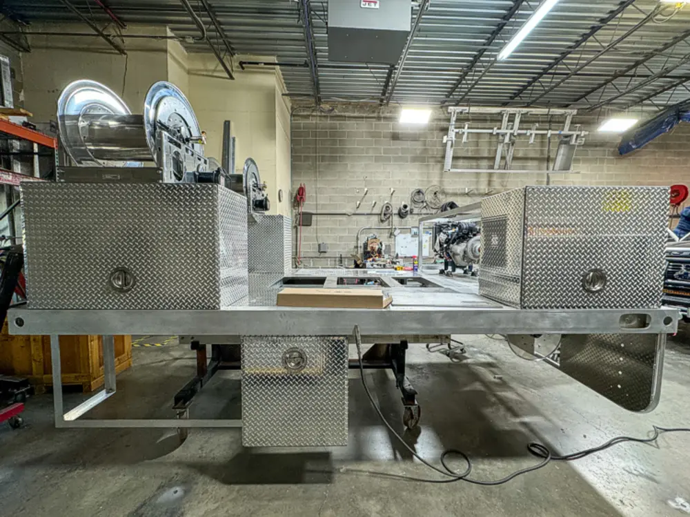 Side view of apparatus during shop assembly, photo 152 of 303.